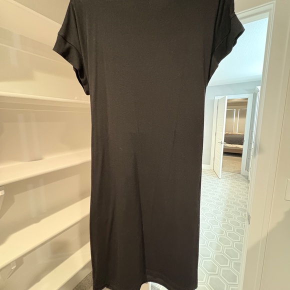 Elegant Black Midi Dress with Tie Waist - Picture 2 of 3